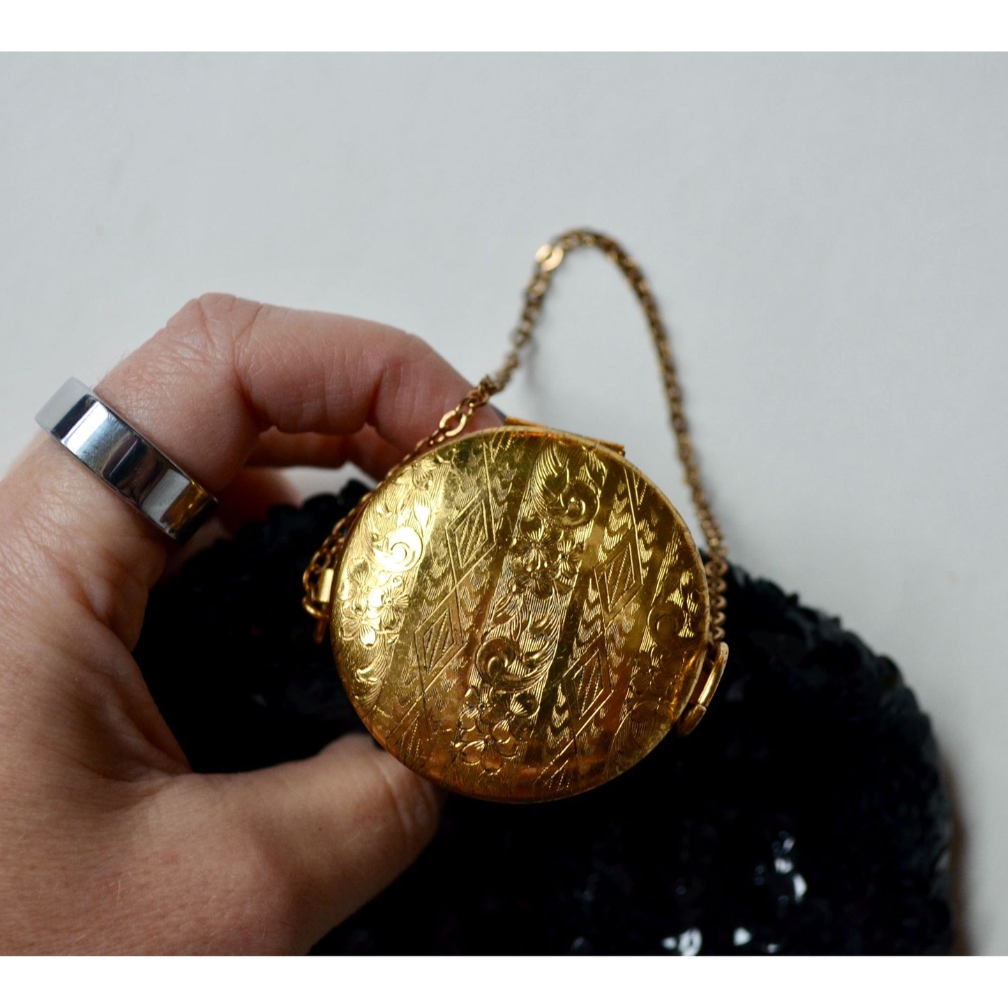 Art Deco Black Sequin Beggar's Bag Purse Accordion Gate Closure Chain Strap