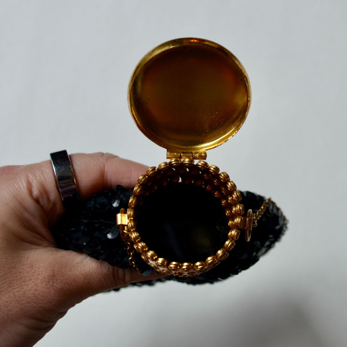 Art Deco Black Sequin Beggar's Bag Purse Accordion Gate Closure Chain Strap