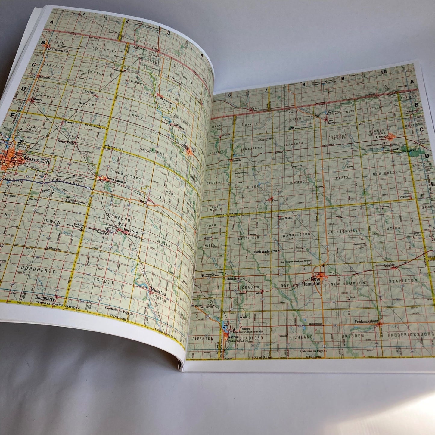 DeLorme Iowa Atlas & Gazetteer Detailed Topographic Map 2004