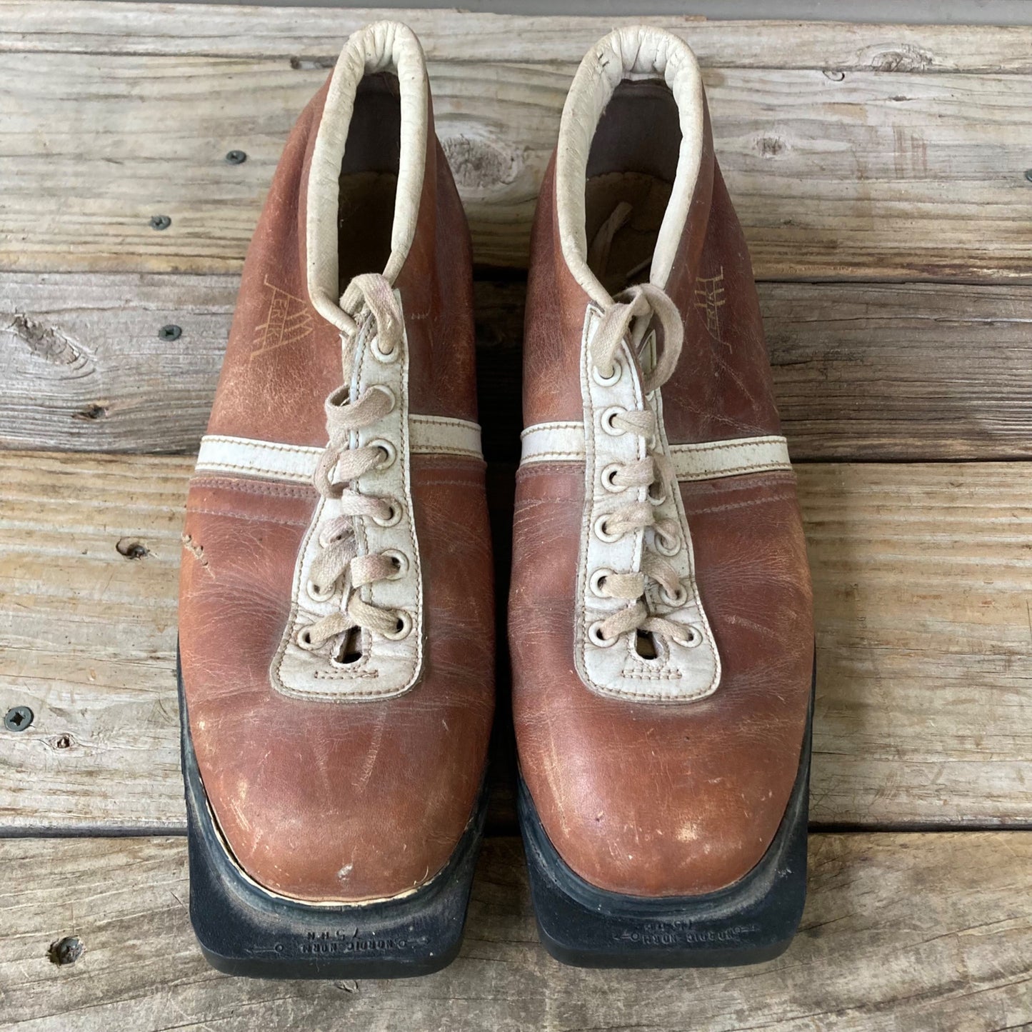 Vintage Erik Leather Cross Country Ski Shoes Boots 3-Pin Nordic Norm Canada