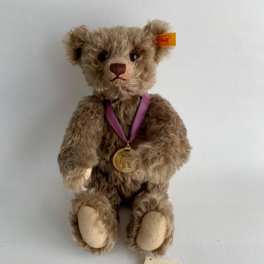 Steiff Bear of the Year 2006 with Medallion and Tag