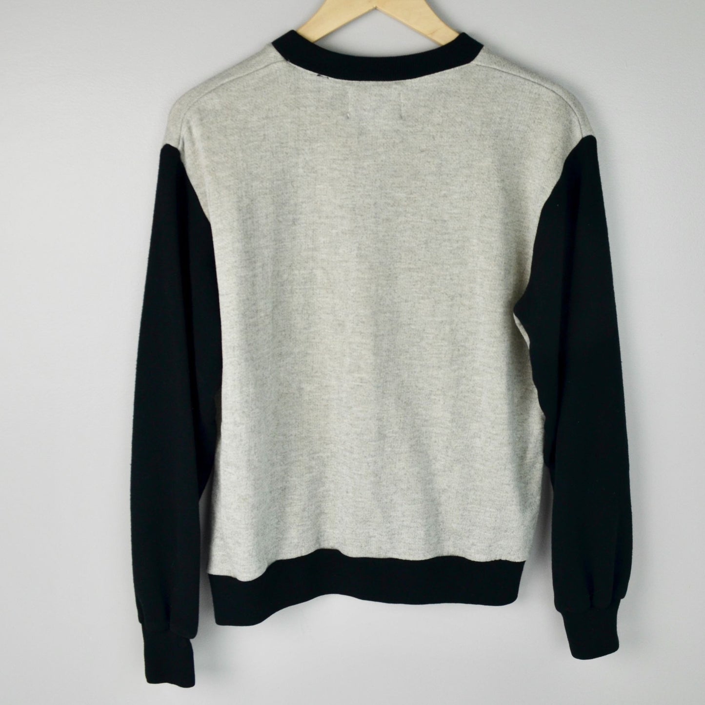 1980s Wilson Men's Black Heather Gray Sweatshirt Vintage Pullover V Neck