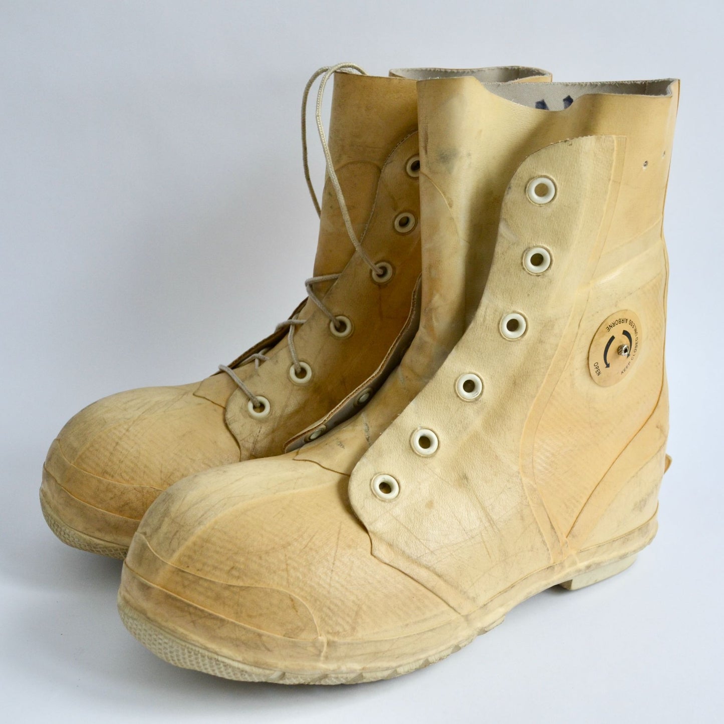 US Military Extreme Cold Weather Bunny Boots Size 9W Mickey Mouse USGI Army