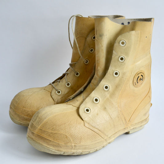 US Military Extreme Cold Weather Bunny Boots Size 9W Mickey Mouse USGI Army