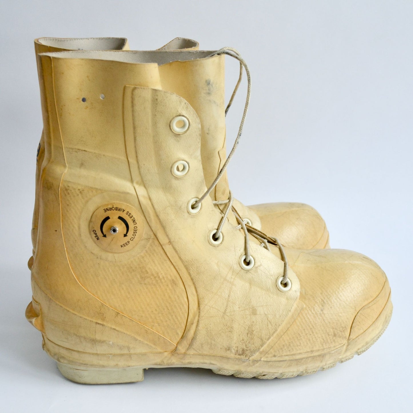 US Military Extreme Cold Weather Bunny Boots Size 9W Mickey Mouse USGI Army