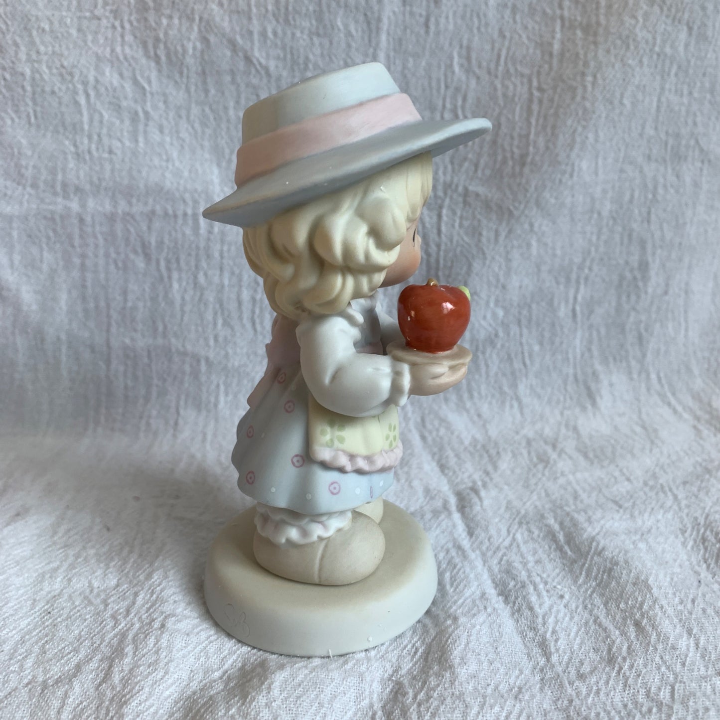 Precious Moments 115915 You Are the Apple of My Eye Figurine In Box