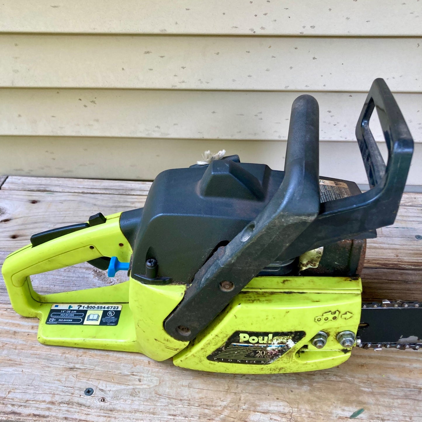 Vintage Poulan 2050 Pioneer Chainsaw w/ 14" Bar & Chain FOR PARTS OR REPAIR