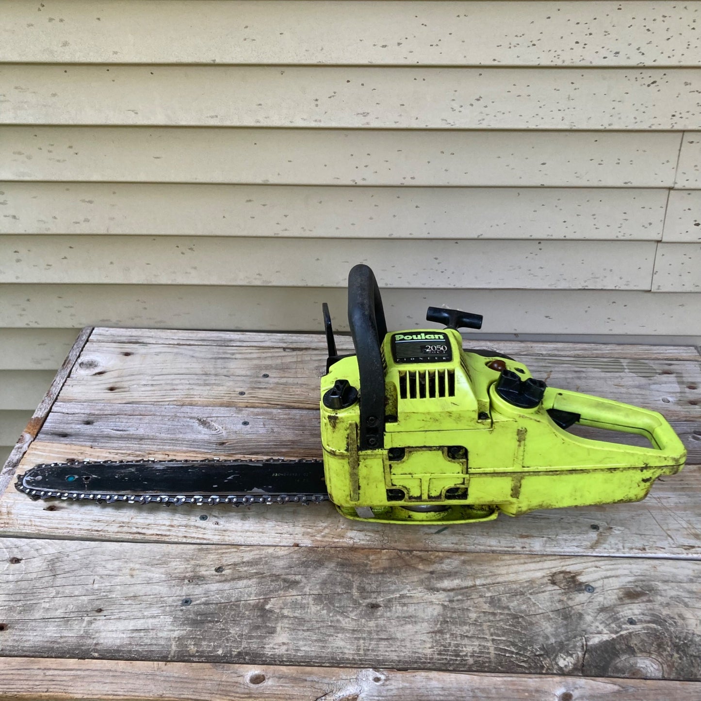 Vintage Poulan 2050 Pioneer Chainsaw w/ 14" Bar & Chain FOR PARTS OR REPAIR