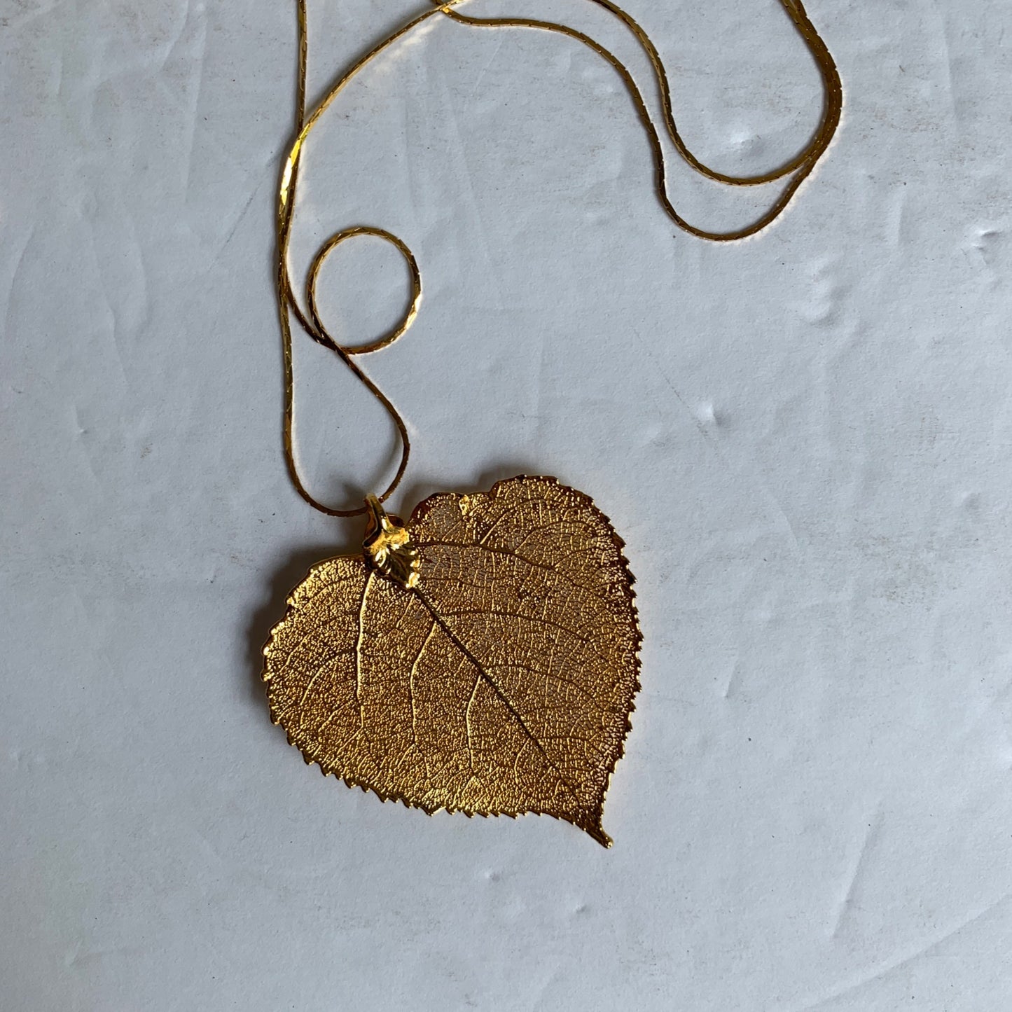 Vintage | 24KT Gold Plated Aspen Leaf Pendant and Chain Necklace