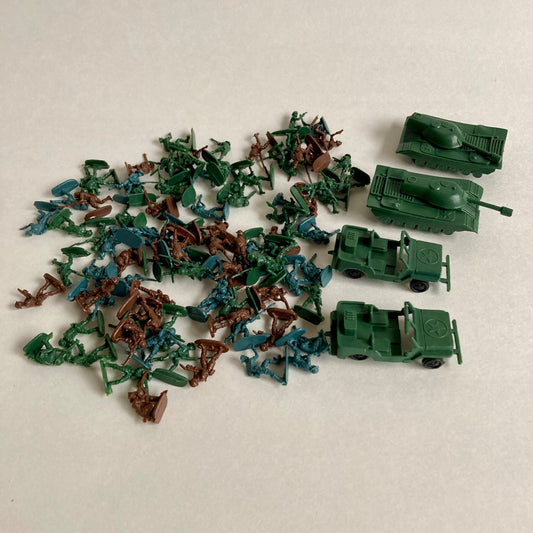 Large Lot Vintage Plastic Army Men Tanks HONG KONG Toy Soldiers Green Brown Gray