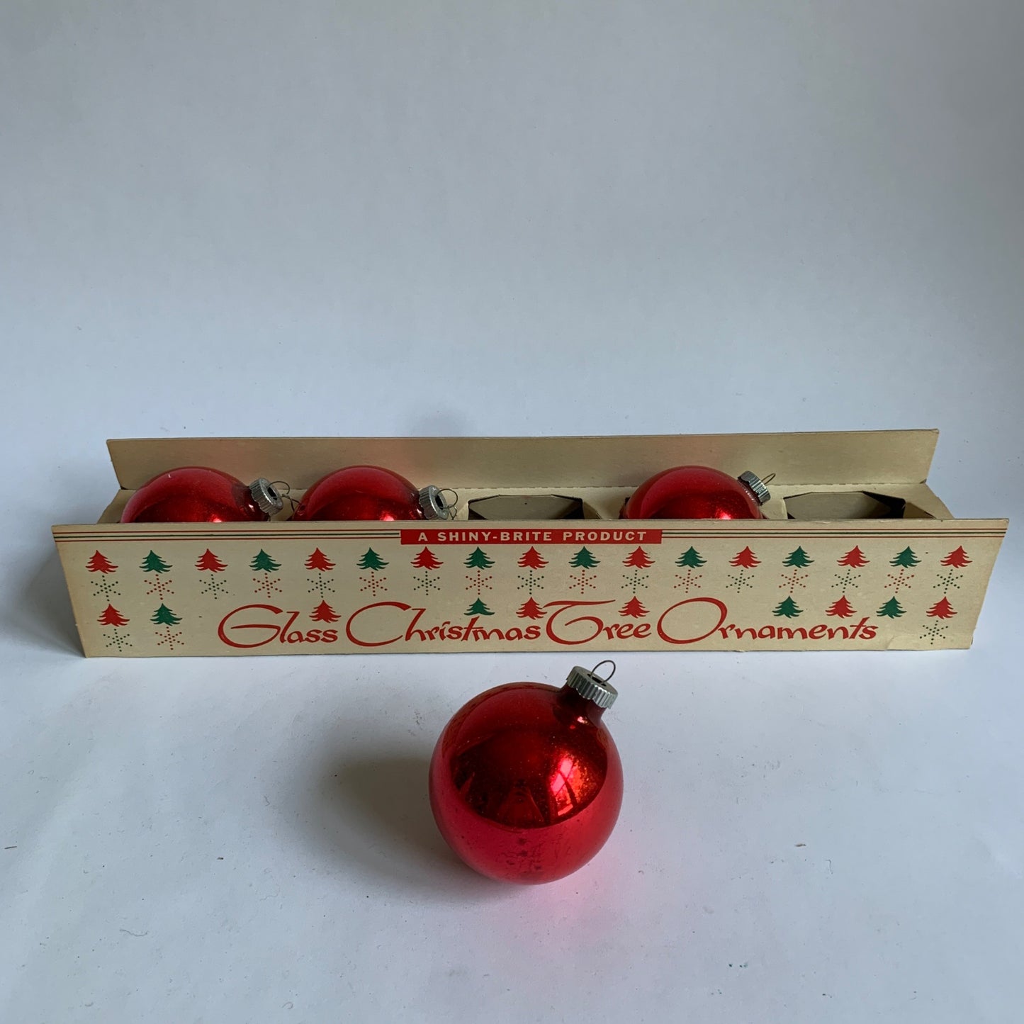 Shiny-Brite Glass Christmas Ornaments Box Vintage Red 4 Bulbs