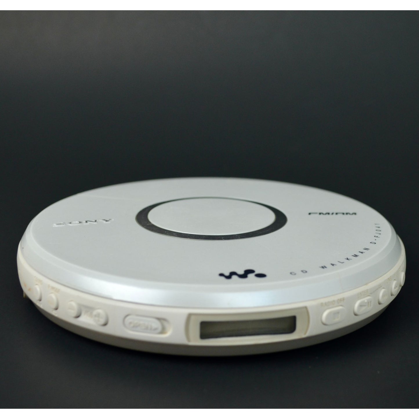 Sony CD Walkman FM/AM Radio D-FJ041 READ DESCRIPTION