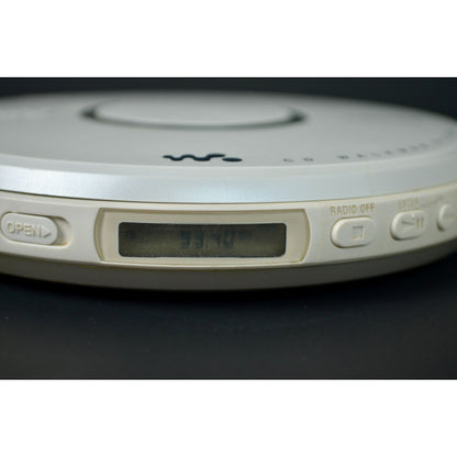 Sony CD Walkman FM/AM Radio D-FJ041 READ DESCRIPTION