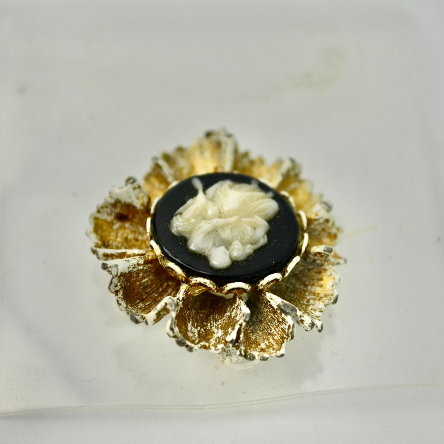 Vintage Cameo Brooch Pin or Pendant Gold Black White
