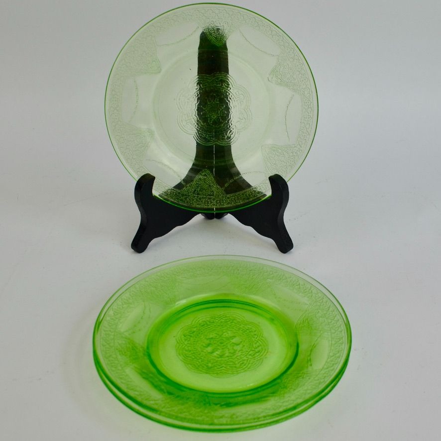 Federal Uranium Vaseline Glass Green Lovebirds Dessert Plates 6"