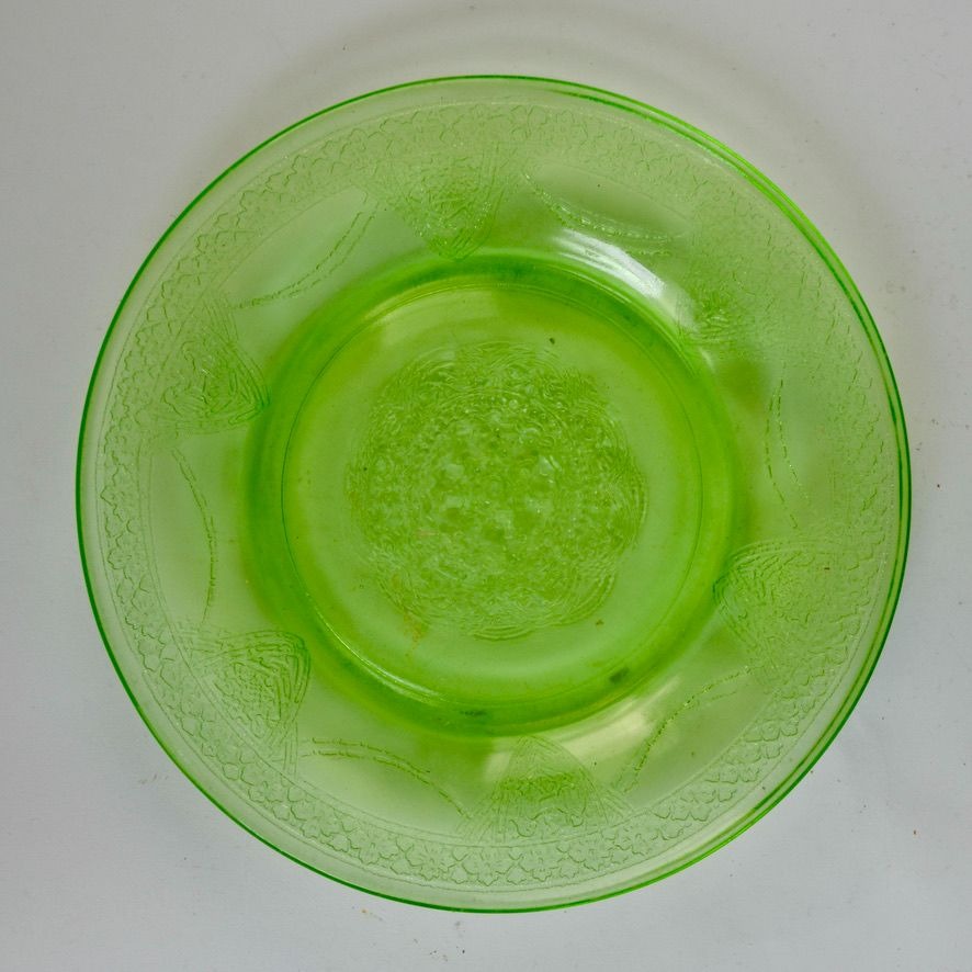 Federal Uranium Vaseline Glass Green Lovebirds Dessert Plates 6"