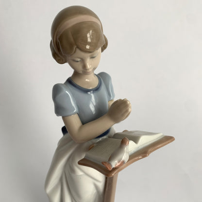 Lladro 6584 Sunday Prayer Girl Praying Bible Figurine Vintage