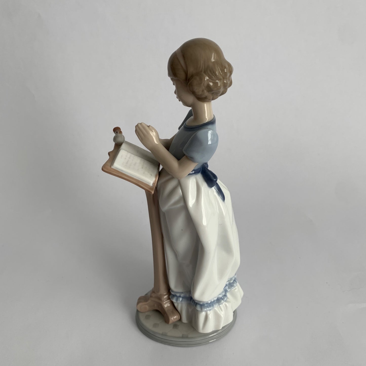 Lladro 6584 Sunday Prayer Girl Praying Bible Figurine Vintage