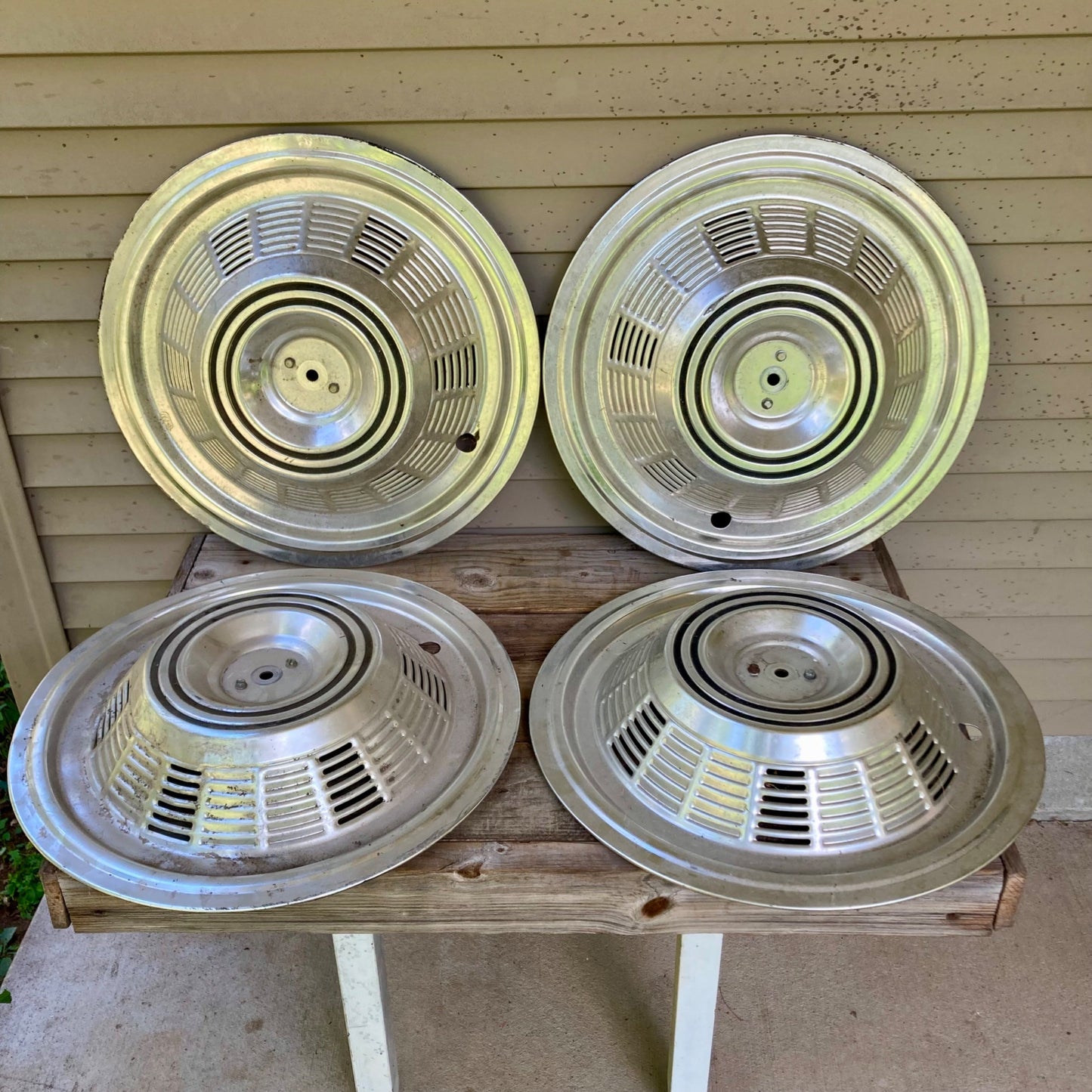 Lot of 4 Large Vintage Hubcaps 20 21 inch Aluminum