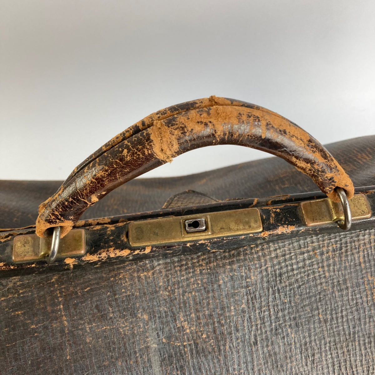 Antique 16" Leather Doctor's Bag Genuine Cowhide Medical 16 Warranted 25 Vintage