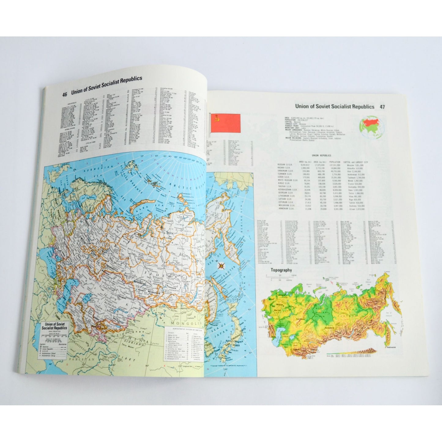 Vintage 1987 Newsweek The Hammond World Atlas Map Book Softcover