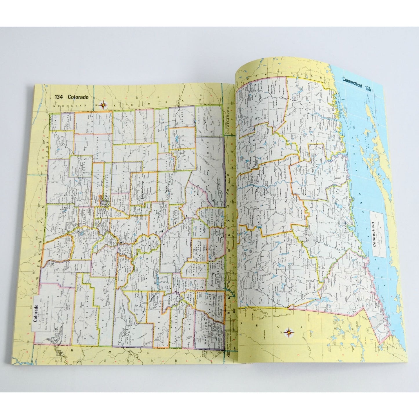 Vintage 1987 Newsweek The Hammond World Atlas Map Book Softcover