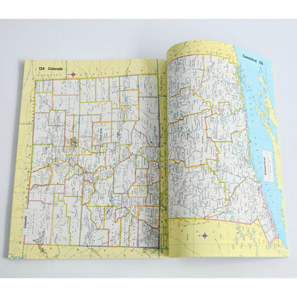 Vintage 1987 Newsweek The Hammond World Atlas Map Book Softcover