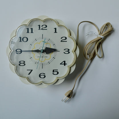 GE General Electric Clock Model 2150 Daisy 1970's Vintage Electric 7 inch