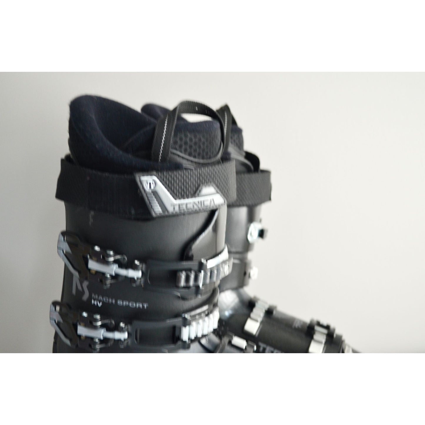 Tecnica Mach Sport HV Ski Boots Mondo Size 28.5 Men's Alpine CAS Black NICE!