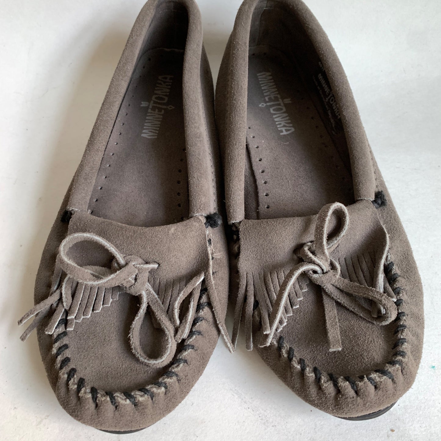 Minnetonka Gray Leather Moccasin Shoes Women's Size 6 Fringe