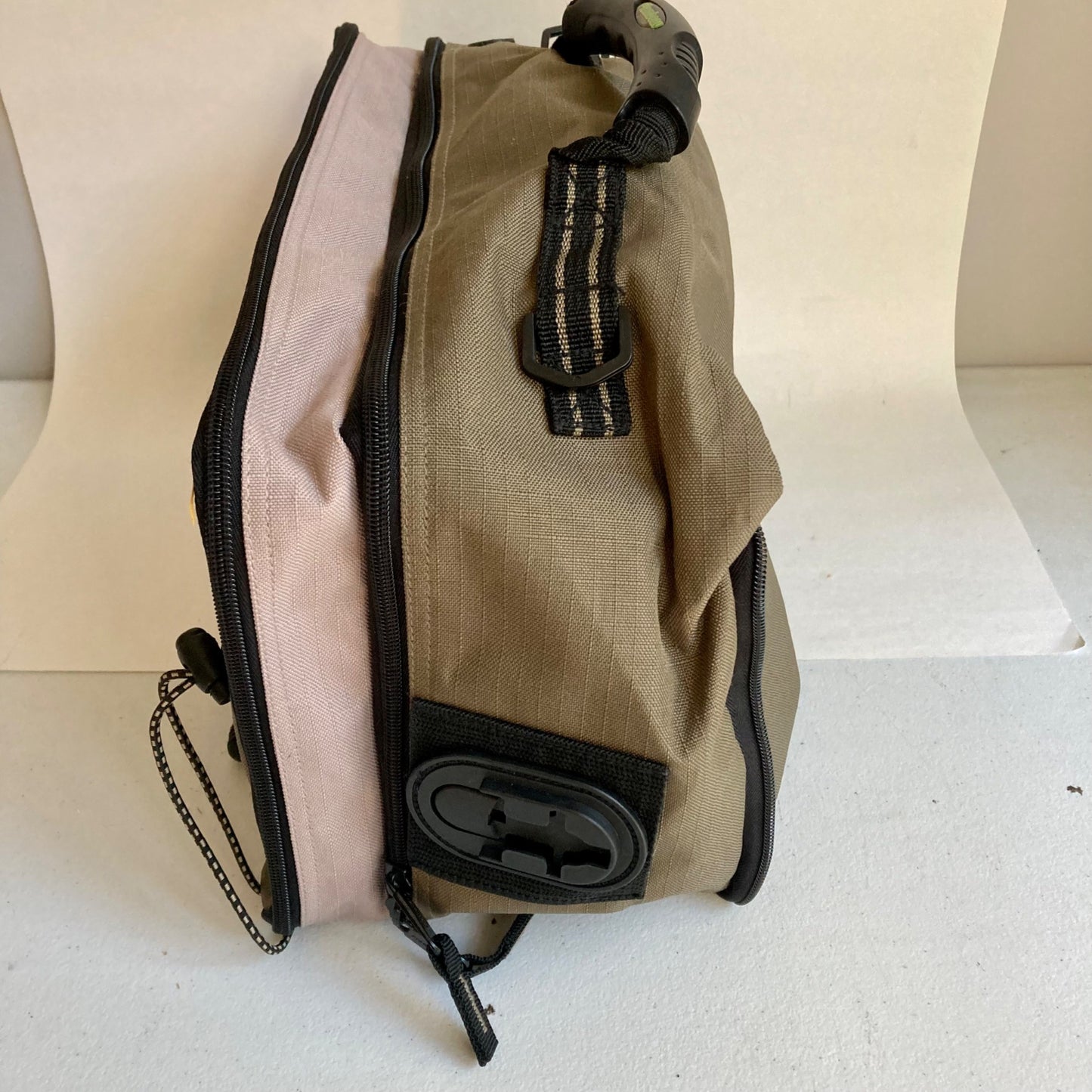 Flambeau Outdoors Soft-Side Fishing Tackle Bag Organizer Worm Speed Bag READ DES