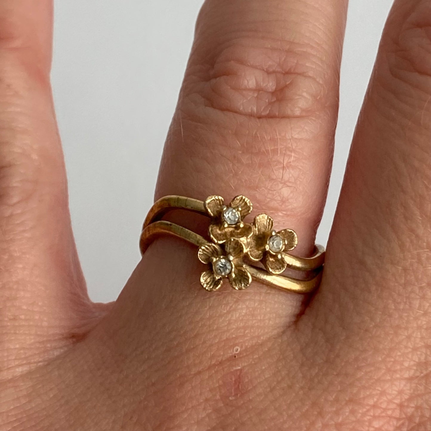 Vintage Avon Flower Brights Goldtone Ring Size 6