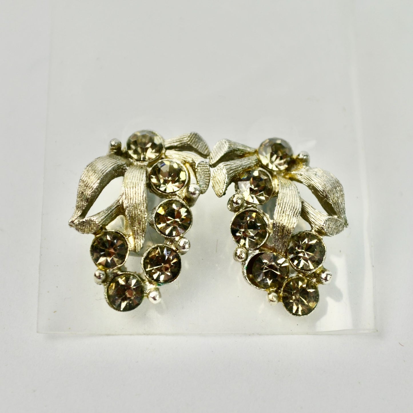 Vintage Silver Ribbon Pattern Rhinestone Clip On Earrings