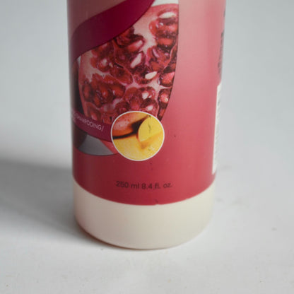Avon Naturals Nurturing Shampoo Pomegranate Mango New 8.4 oz.