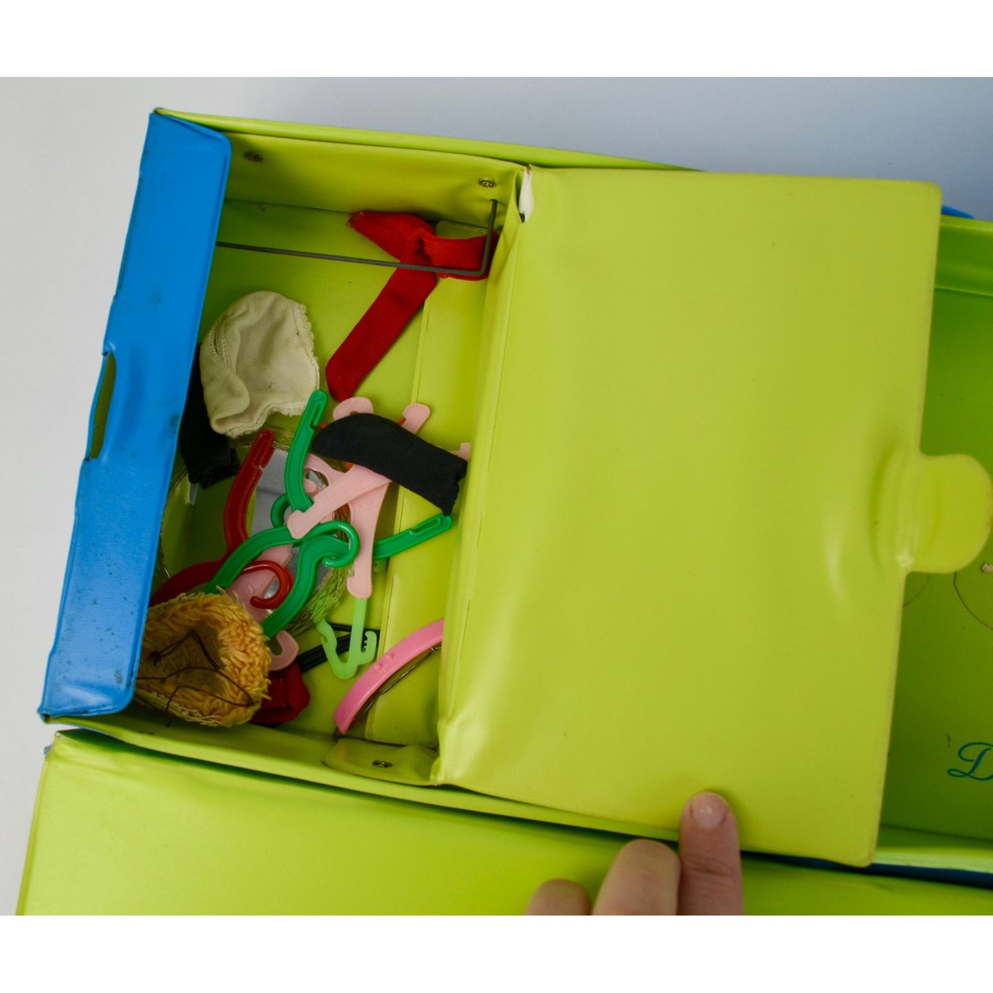 Mattel Dawn and her Friends Doll Case WITH DOLLS Clothing And Accessories