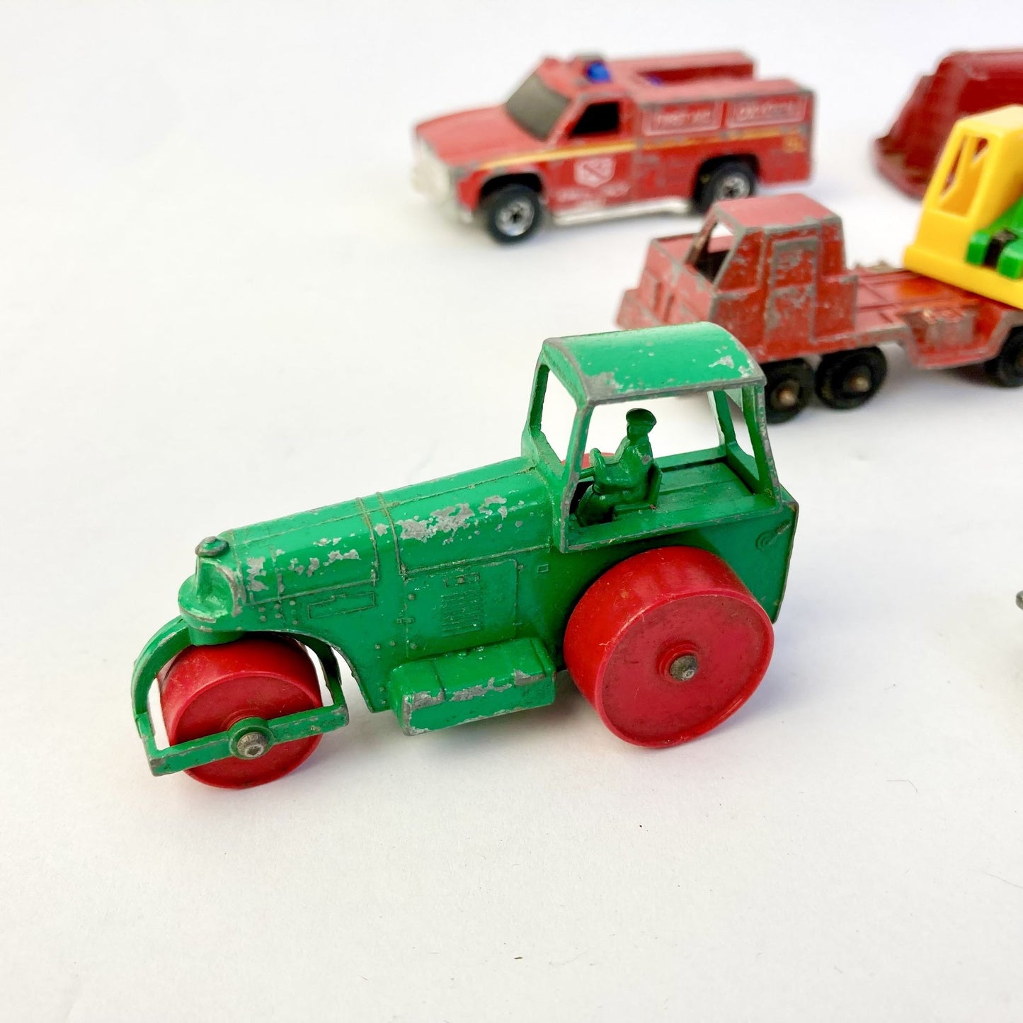 Vintage Toy Car Lot (12) Tootsietoy Midgetoy Matchbox Aveling Hot Wheels Diecast