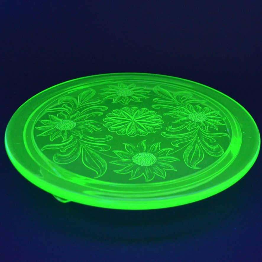 Jeannette Cake Plate Sunflower Uranium Vaseline Glass Vintage 10"