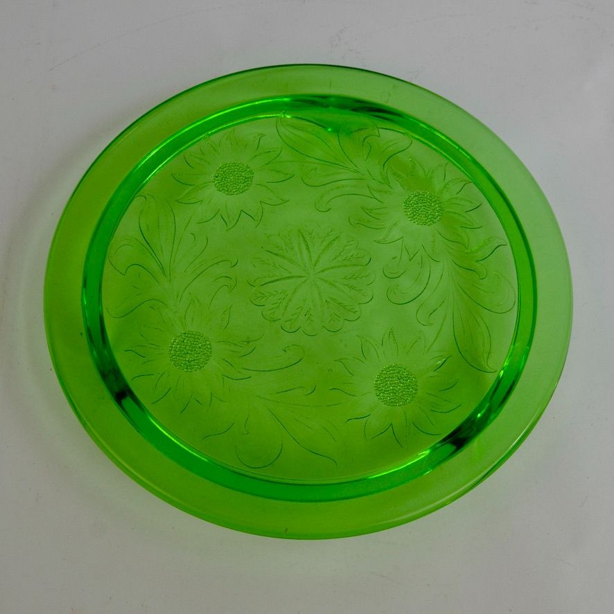Jeannette Cake Plate Sunflower Uranium Vaseline Glass Vintage 10"
