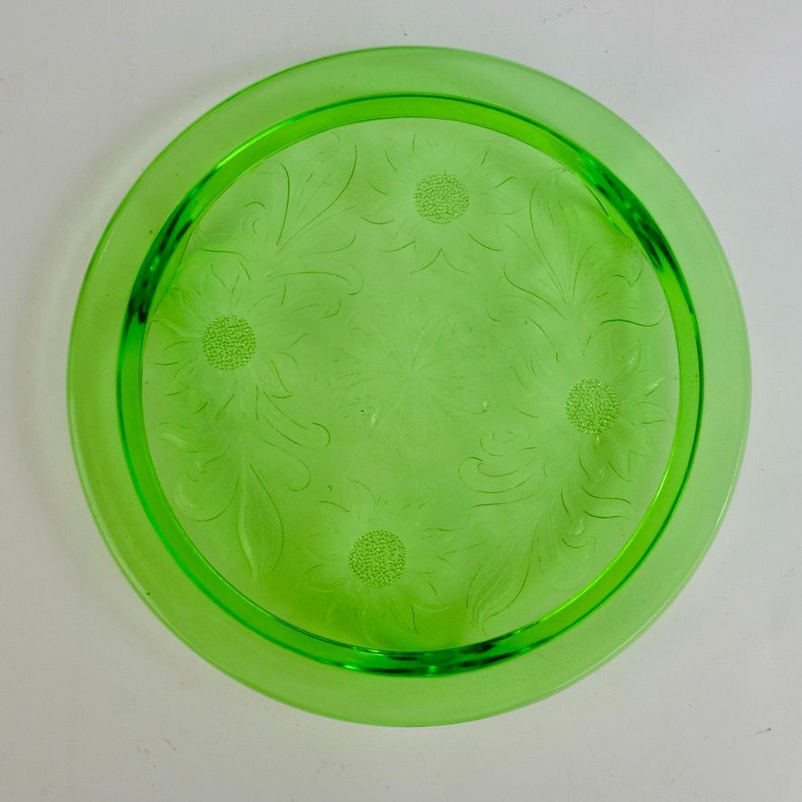 Jeannette Cake Plate Sunflower Uranium Vaseline Glass Vintage 10"