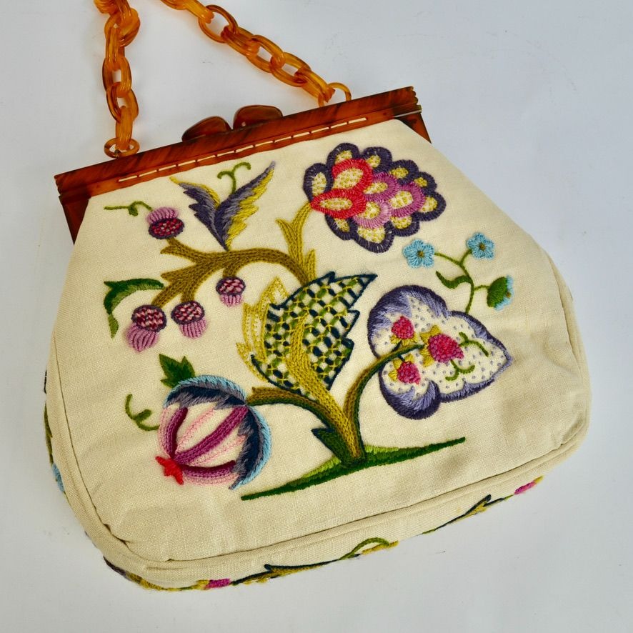 Beautiful Vintage Crewel Embroidered Lucite Bakelite Chain Handle Purse