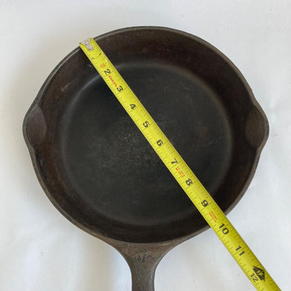 Vintage 9-3/4" Cast Iron Skillet #7 Dual Spout Frying Pan