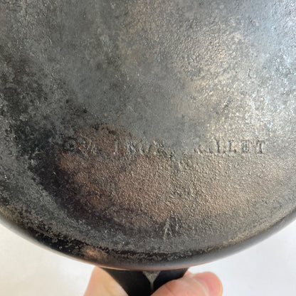 Vintage 9-3/4" Cast Iron Skillet #7 Dual Spout Frying Pan