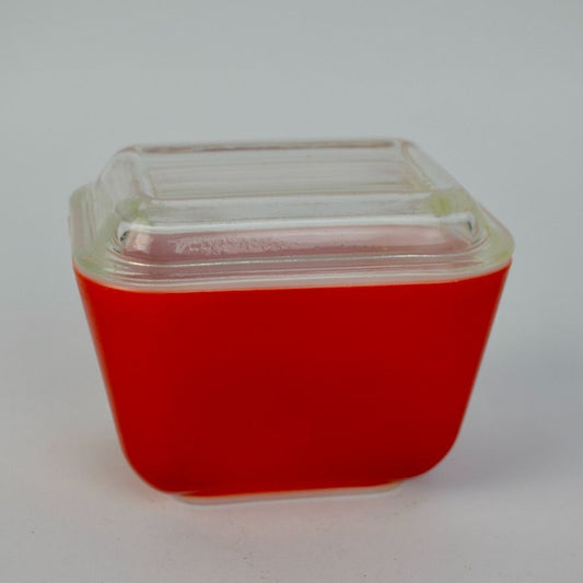 Pyrex 0501 Red Fridgie With Lid Refrigerator Dish