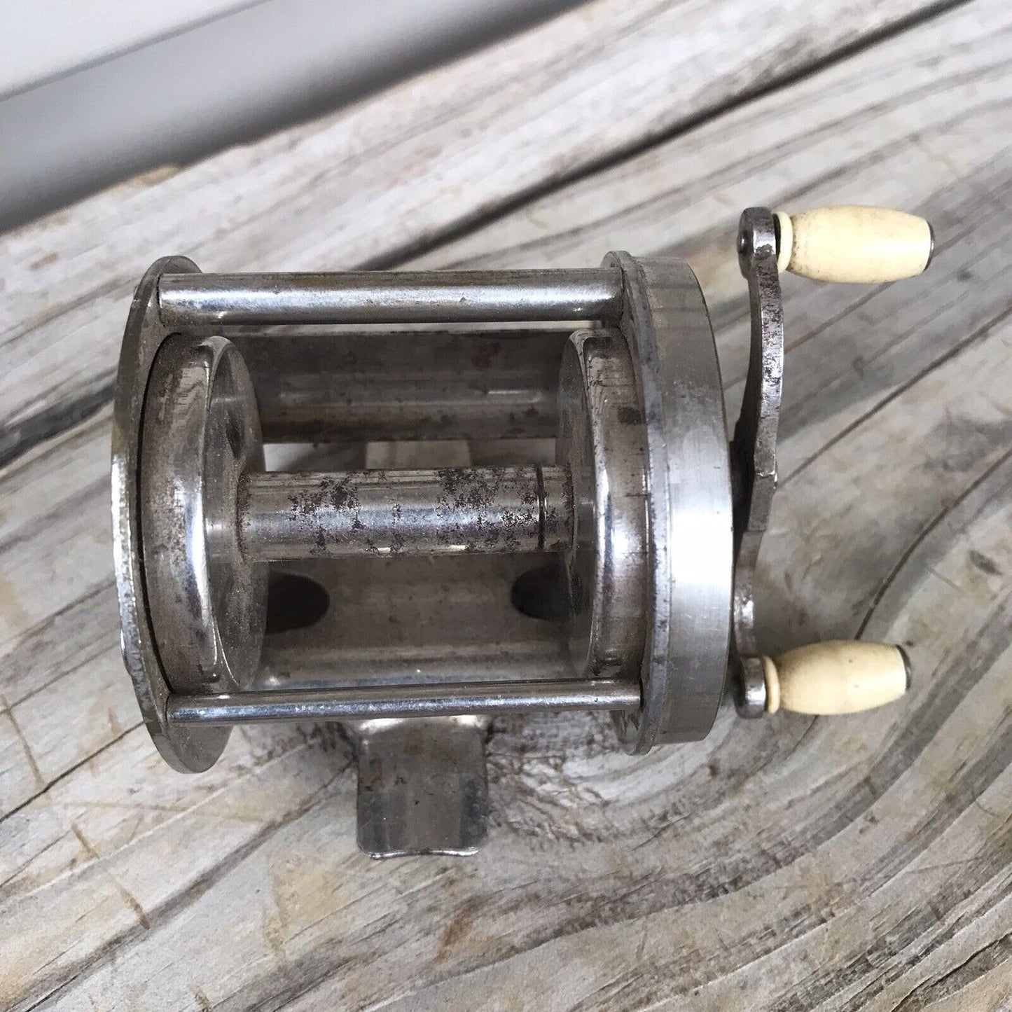 Vintage Bronson Lion LW No. 1800 Fishing Reel Level Wind FOR PARTS OR REPAIR
