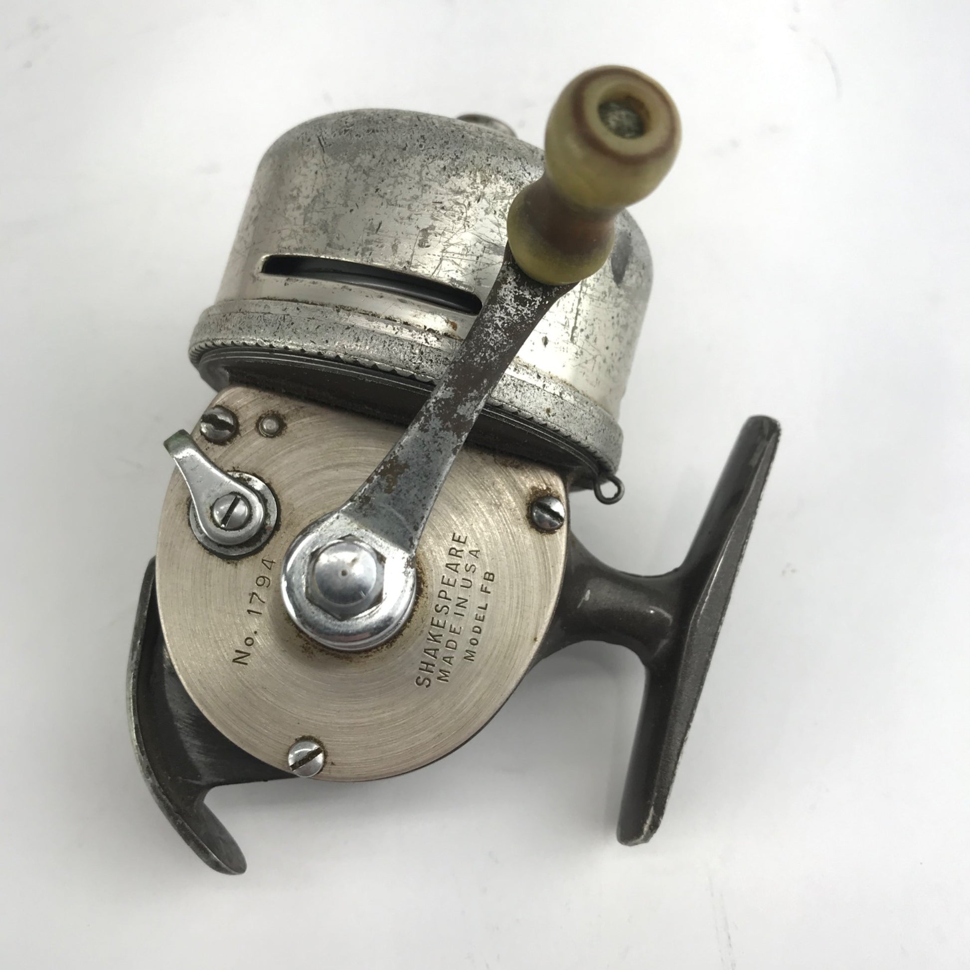 VINTAGE Shakespeare Wondercast Model 1797 Levelwind Push Button Reel